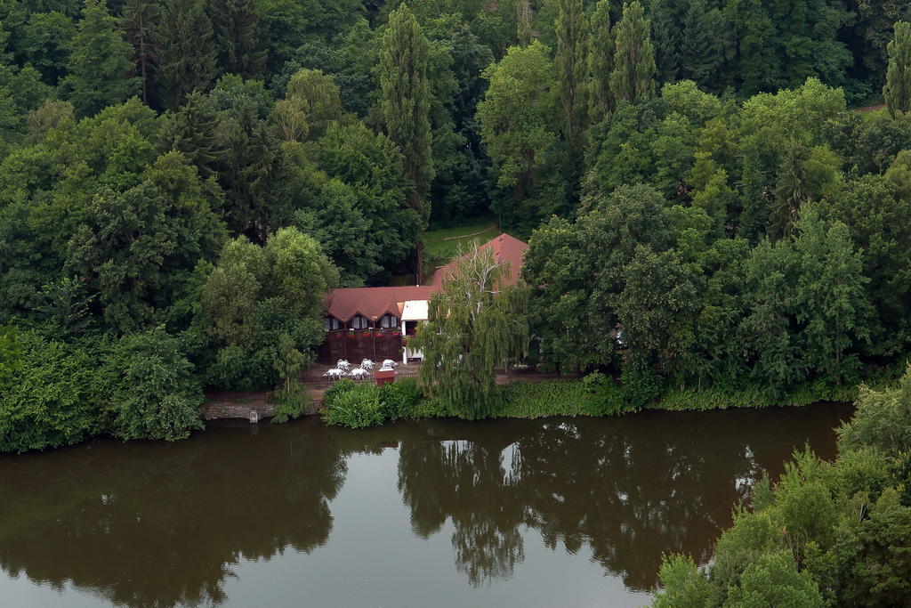 Lovecky Hotel Jivak Loučeň Exterior foto